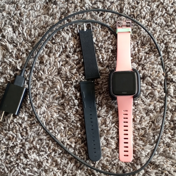 Fitbit Versa 3, All-Day Fitness Tracking & 6 Days of Battery  Fitbit Versa